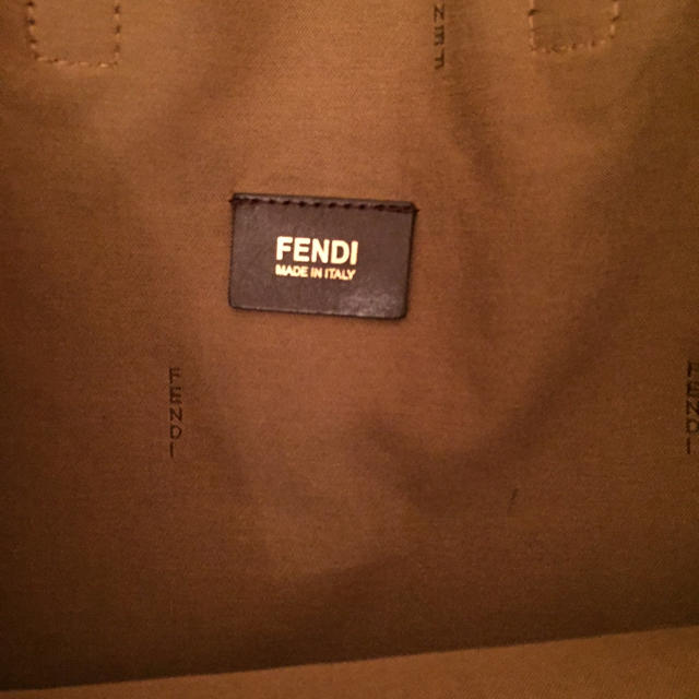 FENDI(フェンディ)のFENDI 正規品 ズッカ トートバッグ レディースのバッグ(トートバッグ)の商品写真