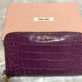 ミュウミュウ(miumiu)のmiumiu ミュウミュウ ／クロコダイル型押し長財布(財布)