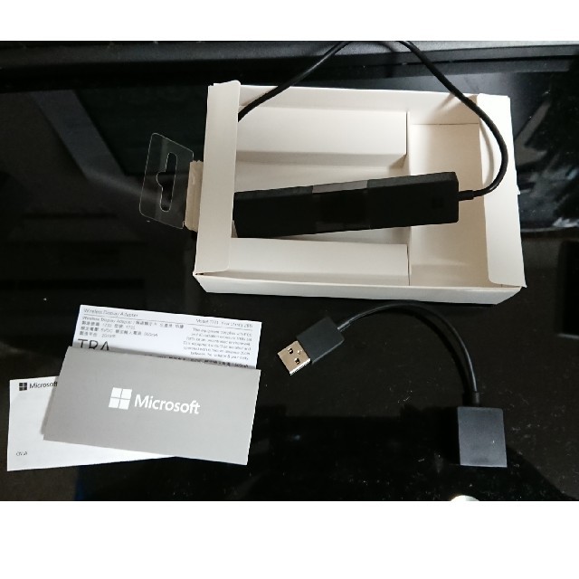 マイクロソフト Microsoft ワイヤレスディスプレイアダプター スマホ/家電/カメラのPC/タブレット(PC周辺機器)の商品写真