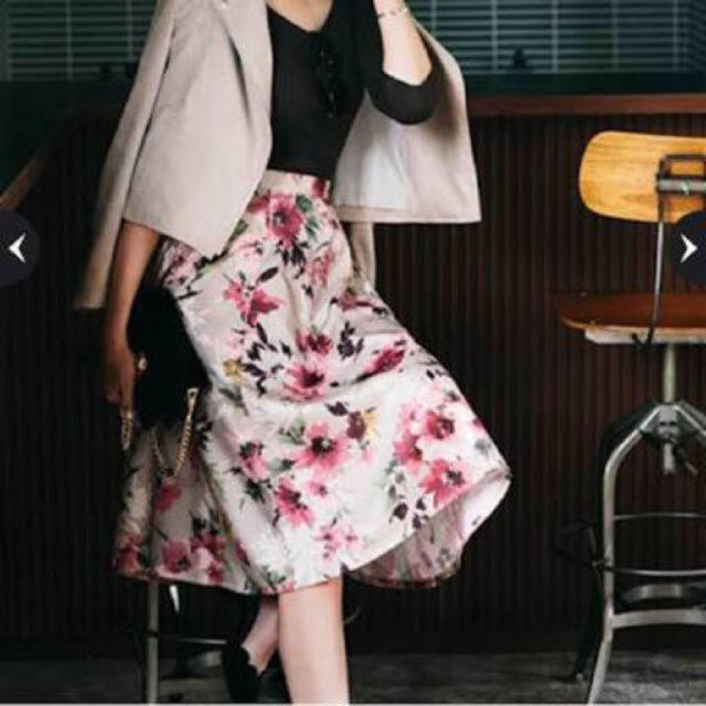 JUSGLITTY(ジャスグリッティー)のジャス♡大花プリントスカート レディースのスカート(ひざ丈スカート)の商品写真