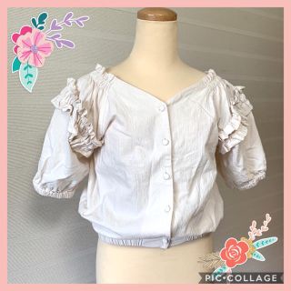 ページボーイ(PAGEBOY)のalicia PAGEBOY 肩フリル　ミルクベージュ　トップス(Tシャツ(半袖/袖なし))