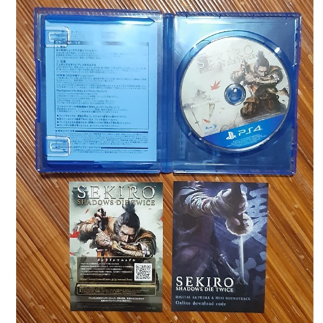 PlayStation4(プレイステーション4)のPS4 SEKIRO 数量限定特典付きパッケージ エンタメ/ホビーのゲームソフト/ゲーム機本体(家庭用ゲームソフト)の商品写真