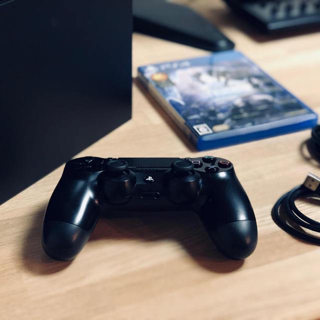 SONY(ソニー)のPlayStation4 (PS4) モンハンアイスボーン (MHWI) セット エンタメ/ホビーのゲームソフト/ゲーム機本体(家庭用ゲーム機本体)の商品写真