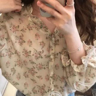 ザラ(ZARA)のレディース 小花柄 シャツ トップス ブラウス 新品 未着用 夏 シアー A(シャツ/ブラウス(長袖/七分))