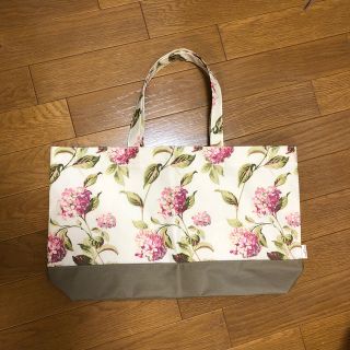 ローラアシュレイ(LAURA ASHLEY)のローラアシュレイ　ビニールコーティングトートバッグ(トートバッグ)