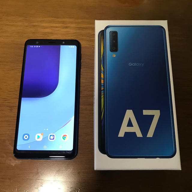 Galaxy(ギャラクシー)のGalaxy A7 ブルー スマホ/家電/カメラのスマートフォン/携帯電話(スマートフォン本体)の商品写真