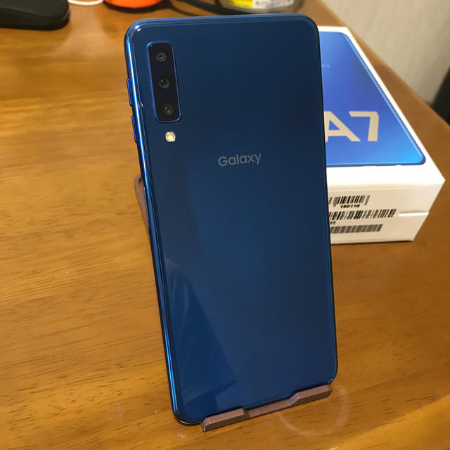 Galaxy(ギャラクシー)のGalaxy A7 ブルー スマホ/家電/カメラのスマートフォン/携帯電話(スマートフォン本体)の商品写真