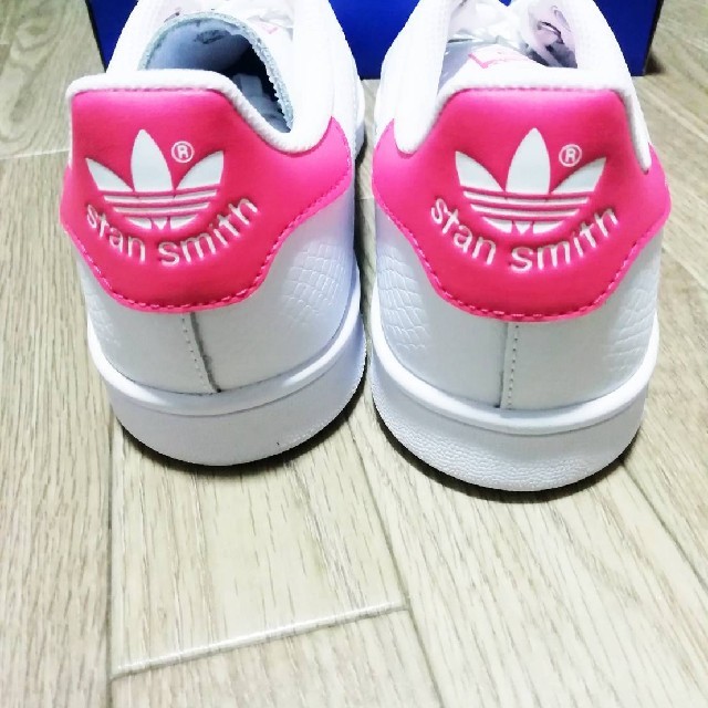 Adidas 新品 Adidas スタンスミス ピンクの通販 By ｓa 複数割引４００円引き S Shop アディダスならラクマ