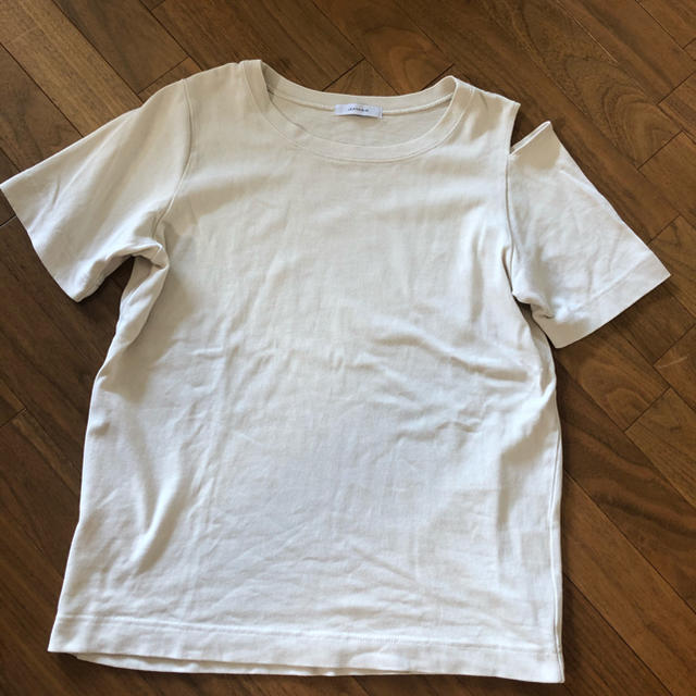 JEANASIS(ジーナシス)のジーナシス　肩アキTシャツ レディースのトップス(Tシャツ(半袖/袖なし))の商品写真