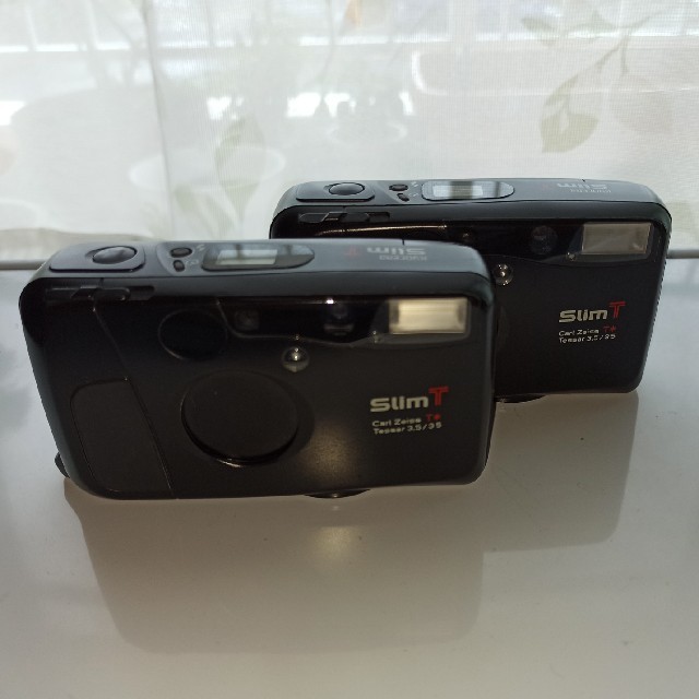 京セラ(キョウセラ)のKyocera SlimT 2台　 スマホ/家電/カメラのカメラ(フィルムカメラ)の商品写真