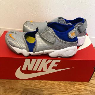 ナイキ(NIKE)のNike ナイキ　エアリフト　24 シルバー(スニーカー)