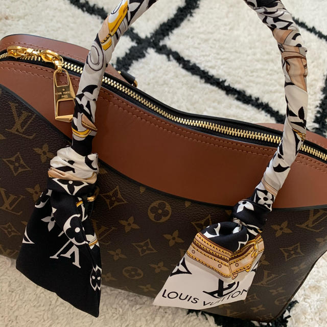 LOUIS VUITTON(ルイヴィトン)のヴィトン スカーフ レディースのファッション小物(バンダナ/スカーフ)の商品写真