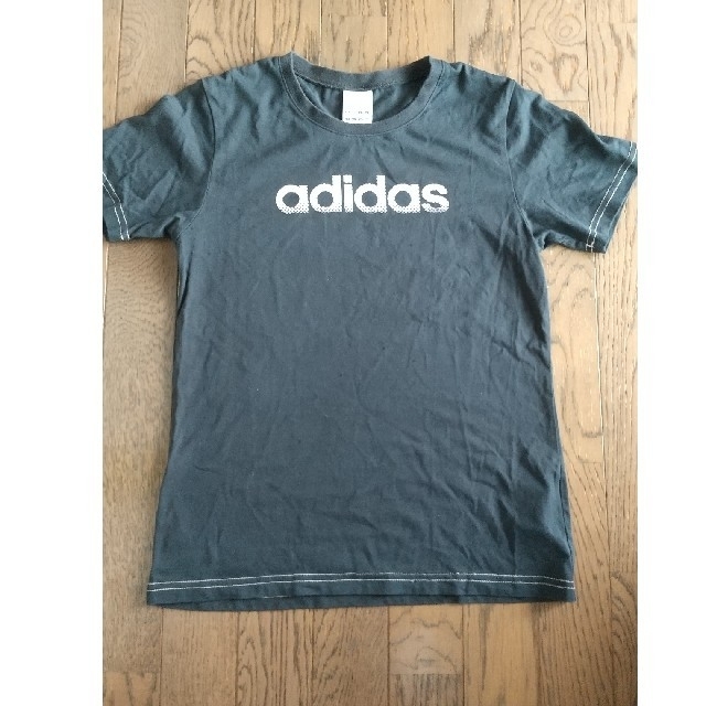 adidas(アディダス)の値下げ中！adidas　Tシャツ　Mサイズ　黒Tシャツ　ブラック　スポーツウエア レディースのトップス(Tシャツ(半袖/袖なし))の商品写真