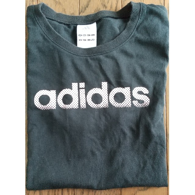 adidas(アディダス)の値下げ中！adidas　Tシャツ　Mサイズ　黒Tシャツ　ブラック　スポーツウエア レディースのトップス(Tシャツ(半袖/袖なし))の商品写真