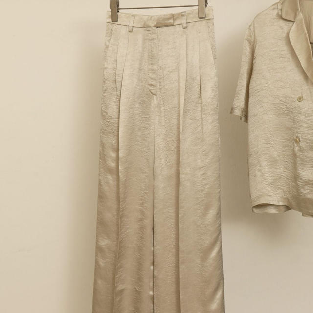 TODAYFUL(トゥデイフル)のCrepe Satin Trousers todayfulパンツ レディースのパンツ(カジュアルパンツ)の商品写真