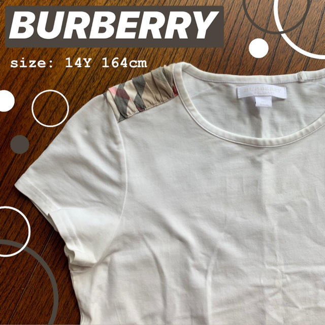 BURBERRY(バーバリー)のBurberry の白T&黒スカート メンズのトップス(Tシャツ/カットソー(半袖/袖なし))の商品写真