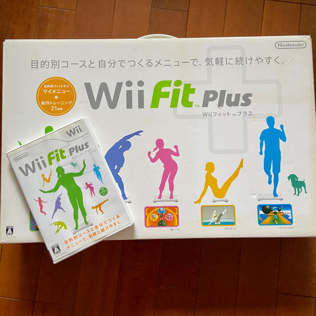 Wii(ウィー)のWii Fit Plus ソフト　ボードセット　！値下げしました！ エンタメ/ホビーのゲームソフト/ゲーム機本体(家庭用ゲーム機本体)の商品写真