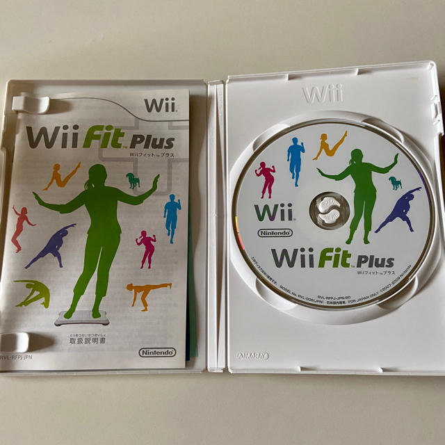 Wii(ウィー)のWii Fit Plus ソフト　ボードセット　！値下げしました！ エンタメ/ホビーのゲームソフト/ゲーム機本体(家庭用ゲーム機本体)の商品写真
