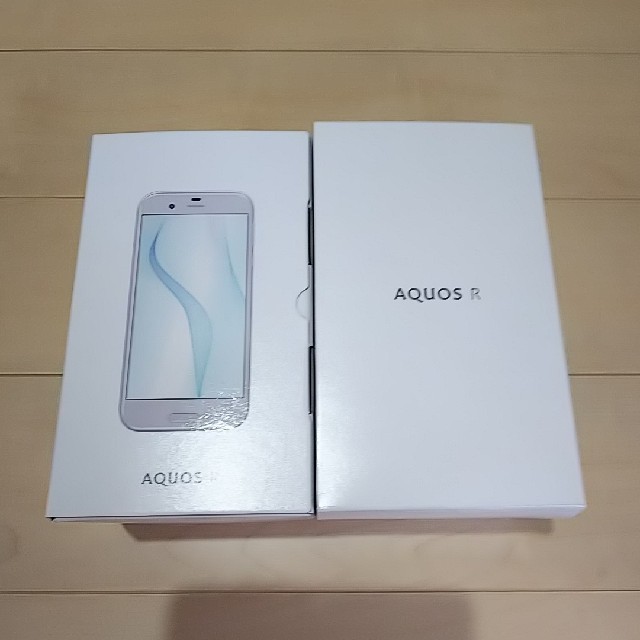 AQUOS(アクオス)の新品未使用  AQUOS R ROBOQUL スマホ/家電/カメラのスマートフォン/携帯電話(バッテリー/充電器)の商品写真