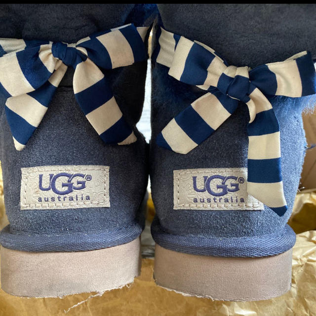 ショートブーツ ムートンブーツ UGG 裏ボア 22.0 ネイビー