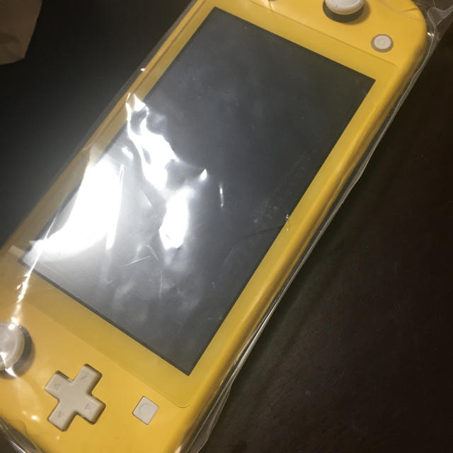 ニンテンドースイッチlite イエロー　美品