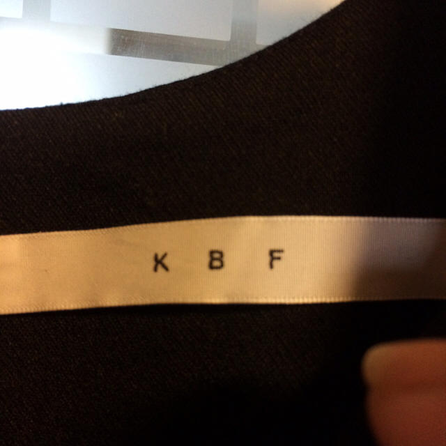 KBF(ケービーエフ)のKBF  セットアップ  黒 レディースのパンツ(クロップドパンツ)の商品写真