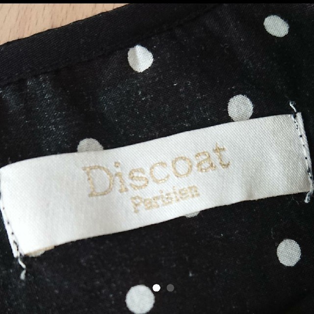 Discoat(ディスコート)のDiscoat トップス ドットブラウス M レディースのトップス(シャツ/ブラウス(半袖/袖なし))の商品写真