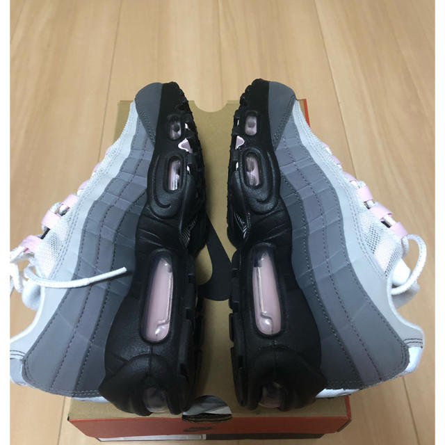 NIKE(ナイキ)のナイキ エアマックス95　NIKE AIR MAX95 ピンク　23㎝ レディースの靴/シューズ(スニーカー)の商品写真