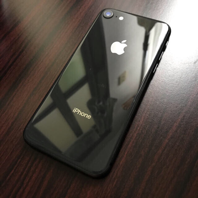 バッテリー100％ SIMフリー iPhone8 64GB P55