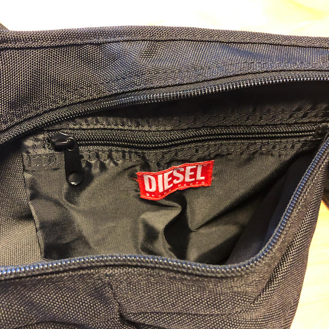 DIESEL(ディーゼル)のショルダーバッグ メンズのバッグ(ショルダーバッグ)の商品写真