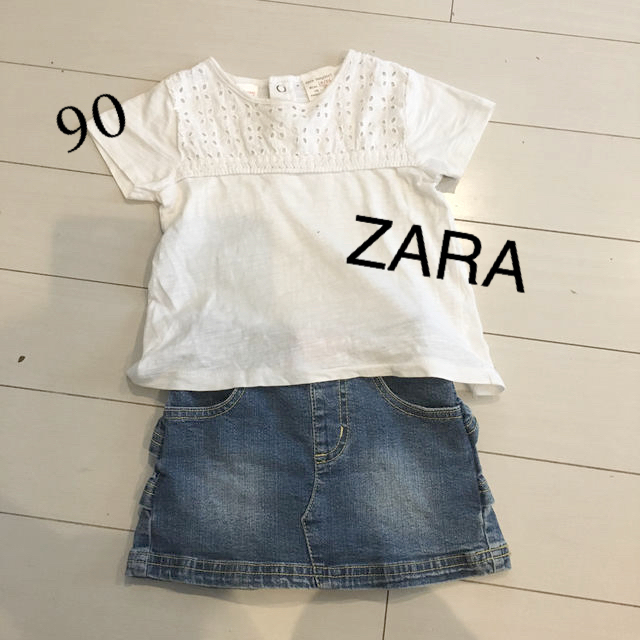 ZARA(ザラ)のZARA レースTシャツ　デニムスカート　　タイツ　セット　90 キッズ/ベビー/マタニティのキッズ服女の子用(90cm~)(Tシャツ/カットソー)の商品写真