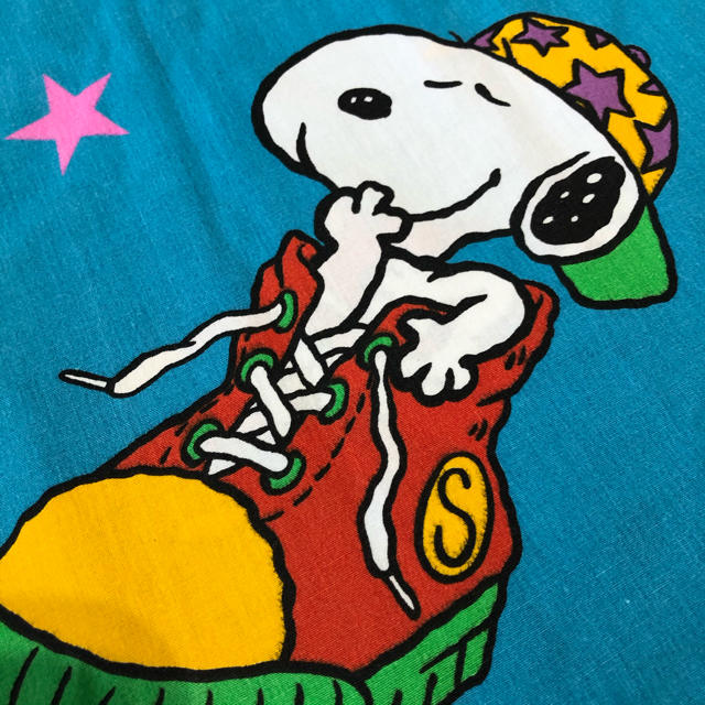 SNOOPY(スヌーピー)のレア❗️🌜ビンテージ 布団カバー🌛スヌーピー  スニーカー ハンドメイドの素材/材料(生地/糸)の商品写真