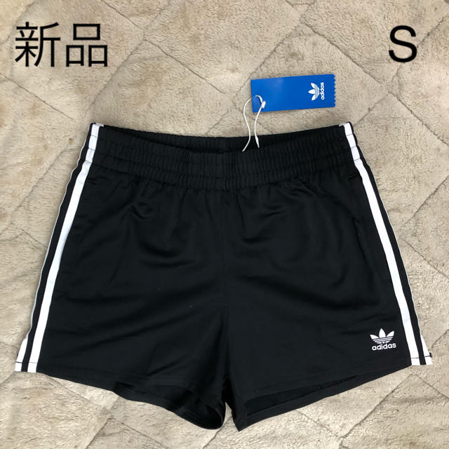 adidas(アディダス)の新品　アディダスオリジナルス adidas ショートパンツ ハーフパンツ レディースのパンツ(ショートパンツ)の商品写真