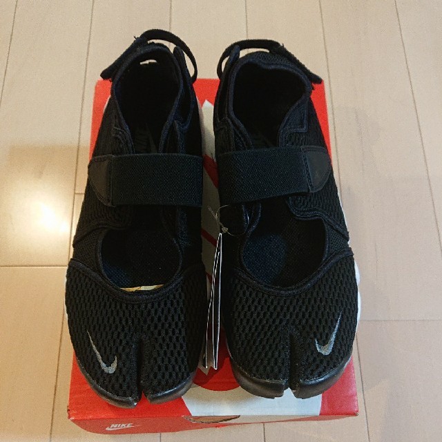 新品 NIKE AIR RIFT エアリフト ブラック 26㎝ アローズ購入