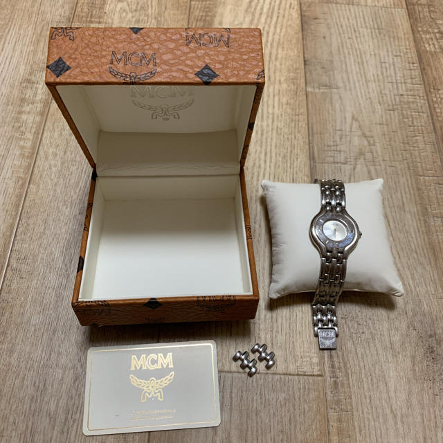 MCM(エムシーエム)のMCM エムシーエム　レディース腕時計　リストウォッチ　シルバー　ステンレス レディースのファッション小物(腕時計)の商品写真