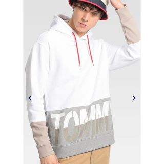 トミーヒルフィガー(TOMMY HILFIGER)のTOMMY JEANS カラーブロックロゴパーカー(パーカー)