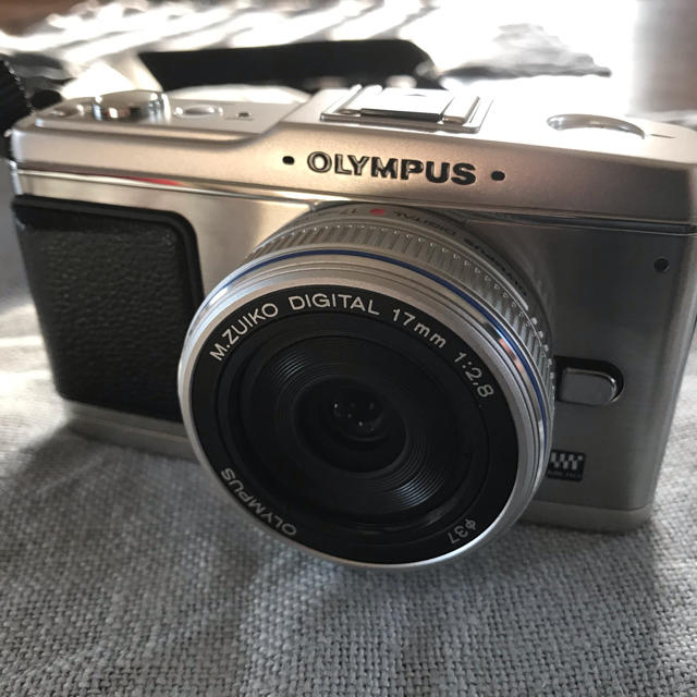オリンパス　ペンE-P1  パンケーキレンズセットカメラ