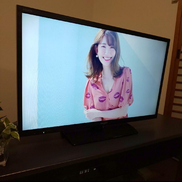 SHARP(シャープ)のシャープ AQUOS 32型液晶テレビ スマホ/家電/カメラのテレビ/映像機器(テレビ)の商品写真