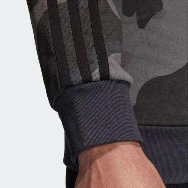 adidas(アディダス)のアディダス　クルーネック　スウェットシャツ　カモフラージュ メンズのトップス(スウェット)の商品写真