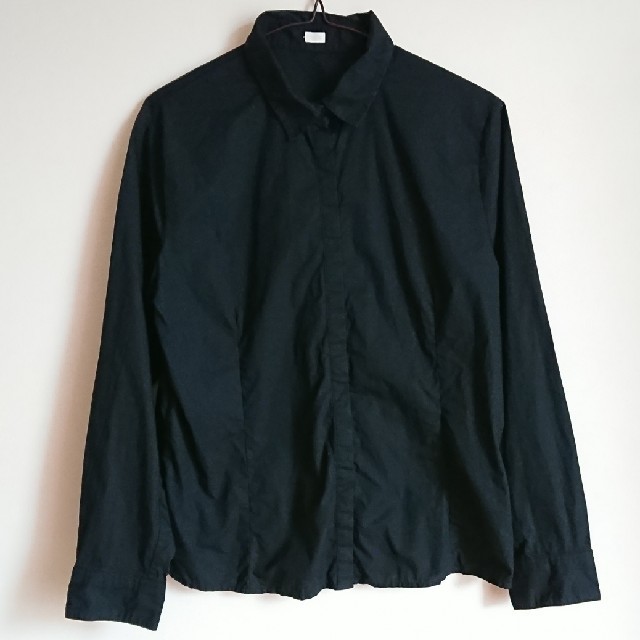 GU(ジーユー)のGU 黒 シャツ レディースのトップス(シャツ/ブラウス(長袖/七分))の商品写真