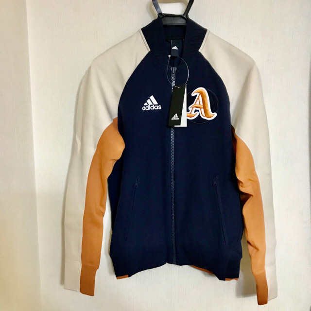 adidas(アディダス)の【新品】アディダス　バーシティジャケット/VRCT JACKET メンズのジャケット/アウター(ナイロンジャケット)の商品写真