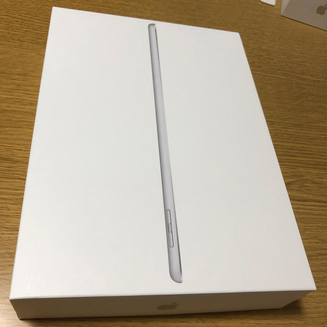 iPad(アイパッド)のipad 6世代　32GB  auセルラーモデル　美品　完動品 スマホ/家電/カメラのPC/タブレット(タブレット)の商品写真