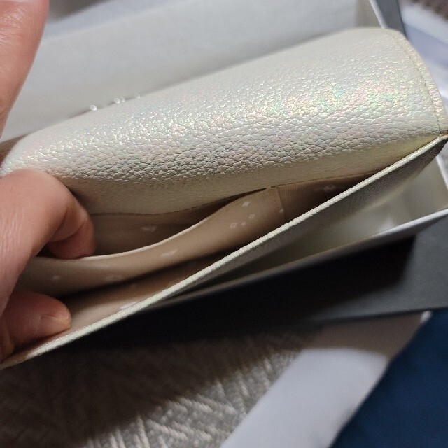4℃(ヨンドシー)の４℃　限定商品　ダイヤ5石入り財布 レディースのファッション小物(財布)の商品写真