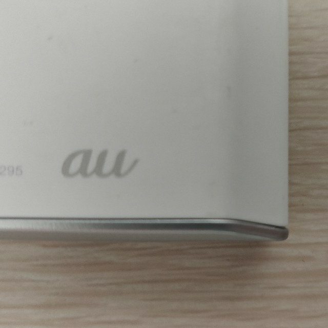 au(エーユー)のSIMフリー AU版 WiMAX モバイルルーター　W05　楽天アンリミット対応 スマホ/家電/カメラのスマートフォン/携帯電話(その他)の商品写真