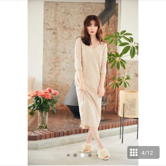 美品 Her lip to V-neck Thermal Midi Dress