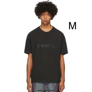 フィアオブゴッド(FEAR OF GOD)の残り2枚　Mサイズ　essentials ブラック　ロゴ Tシャツ(Tシャツ/カットソー(半袖/袖なし))