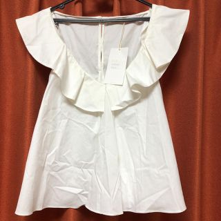 ザラ(ZARA)の【新品】ZARA タンクトップフリルブラウス　M  White(シャツ/ブラウス(半袖/袖なし))