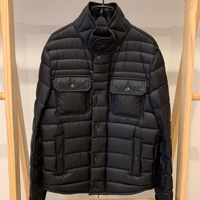 MONCLER(モンクレール)のYdent様専用！新品　モンクレール　ライトダウン　メンズ メンズのジャケット/アウター(ダウンジャケット)の商品写真