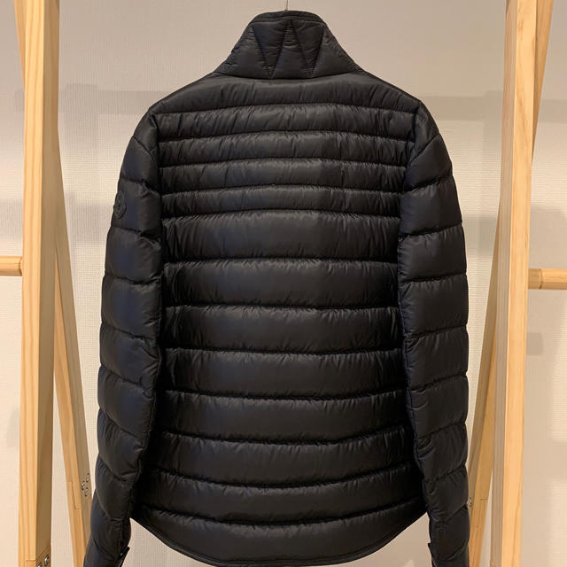 MONCLER(モンクレール)のYdent様専用！新品　モンクレール　ライトダウン　メンズ メンズのジャケット/アウター(ダウンジャケット)の商品写真