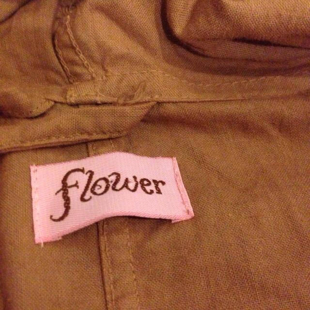 flower(フラワー)の美品 春先使えるコート レディースのジャケット/アウター(スプリングコート)の商品写真